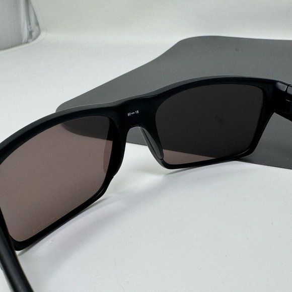 Oakley TwoFace Rectangular Men's Sunglasses Scratched Lenses Read - Picture 4 of 12